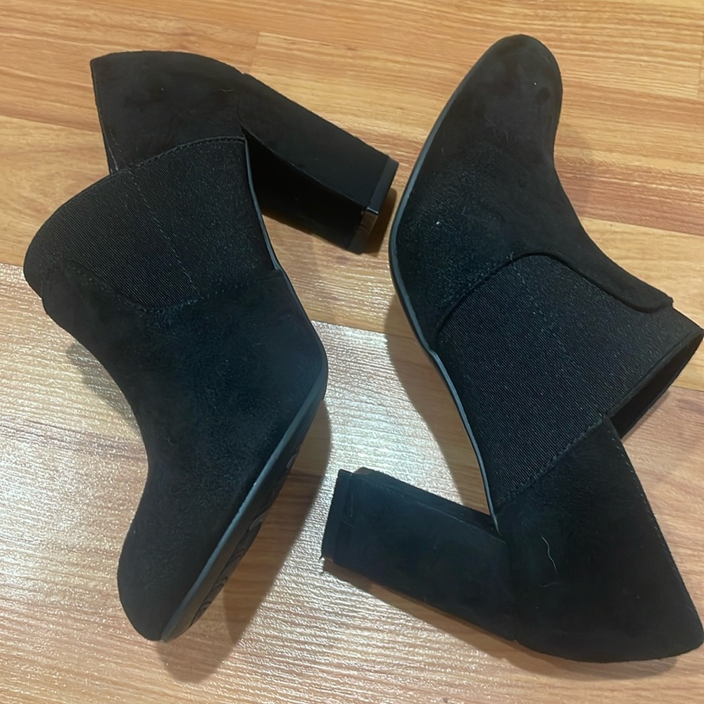 Black bootie faux suede size 5 1/2